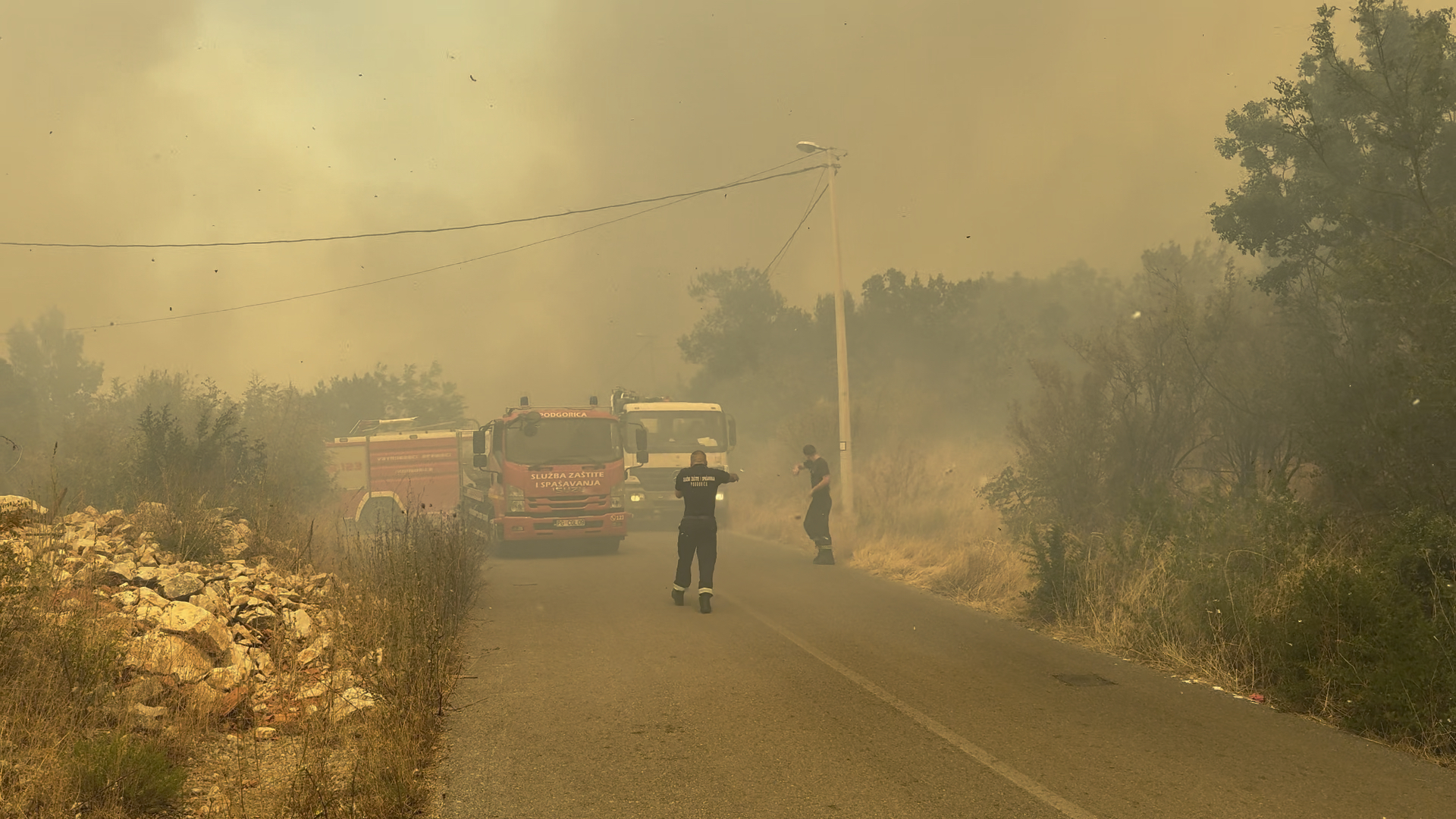 Poginuo otac četvoro dece: Tužan dan za Crnu Goru nakon što je život u gašenju požara izgubio vojnik, drugi povređeni u stabilnom stanju