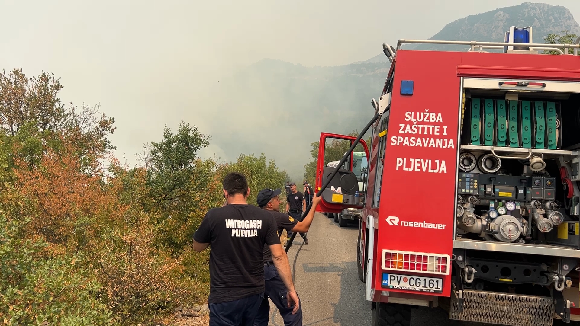 Požar u selu Fundine ne jenjava / foto: RINA