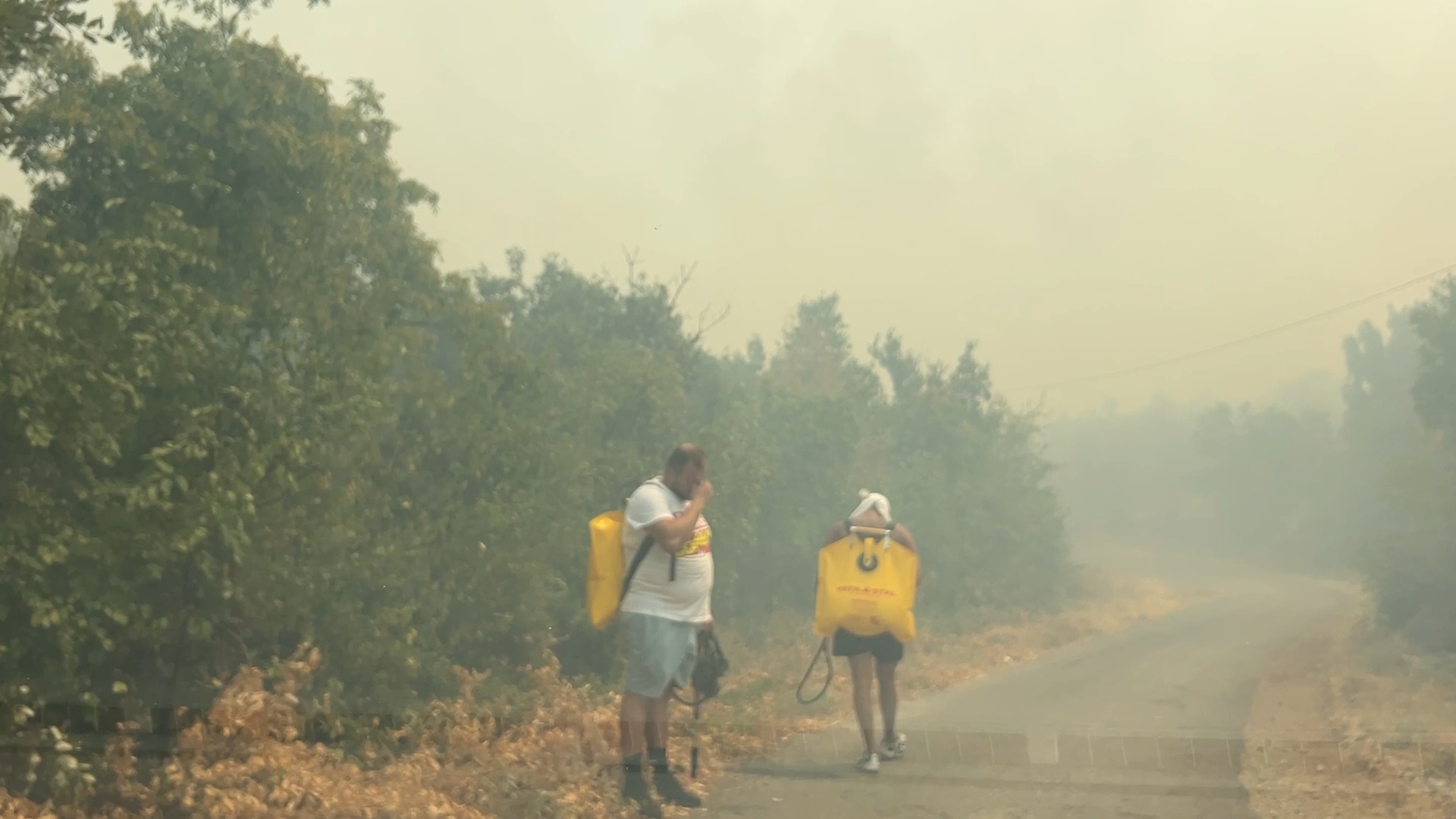 Požar u selu Fundine ne jenjava / foto: RINA