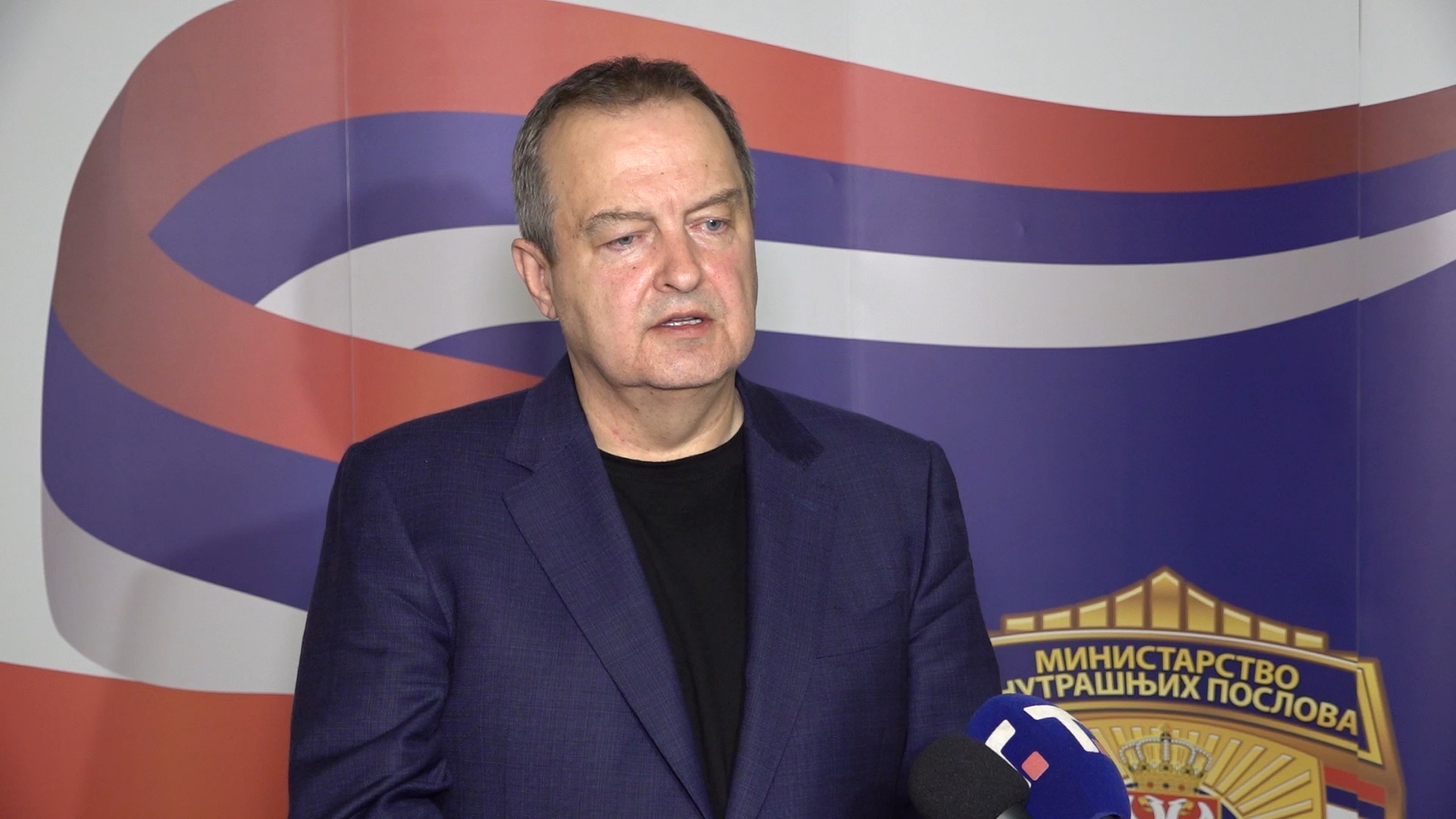Dačić o neredima u Novom Sadu: Došlo je do masovnog napada na policiju, povredjen jedan pripadnik na svom poslu (VIDEO)