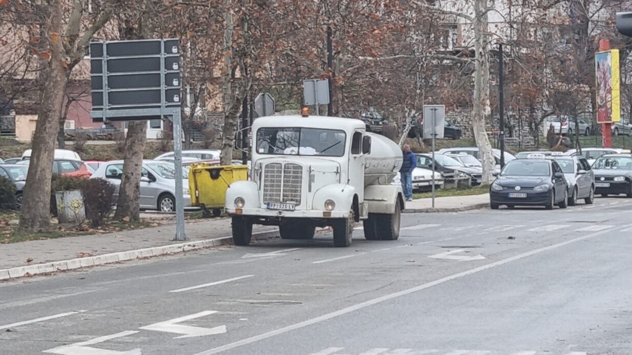 Cisterne sa pijaćom vodom kruže čitavog dana: Stanovnici ovog dela Prijepolja pred kolapsom, ovo im je jedini spas