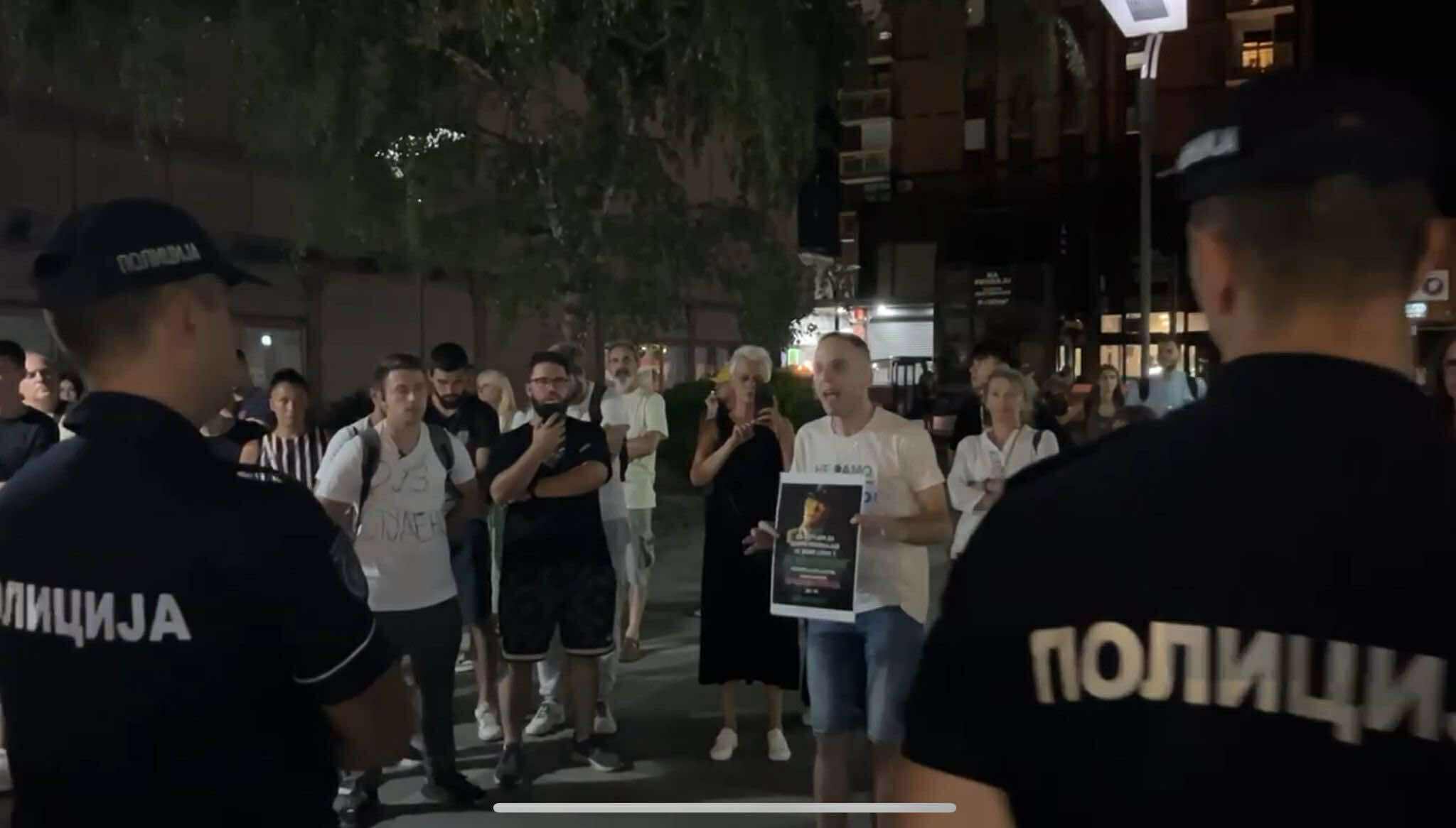 Udaraju prvi na policiju, pa se posle ljute kad ih privode: Čačani šokirani nasilničkim ponašenjem blokadera i kažu - ne znamo šta hoće da postignu ali ovo nije način