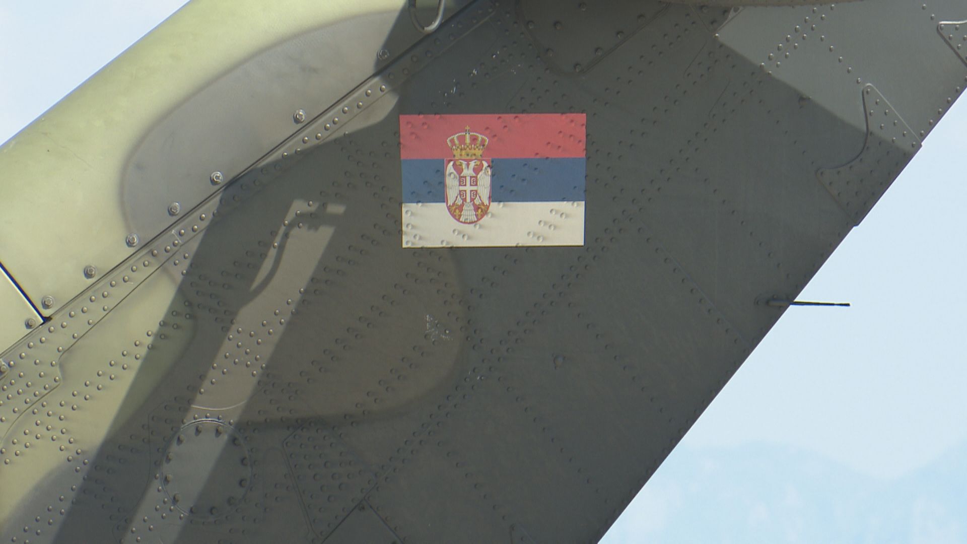 Bratski zagrljaj i slika koja govori više od hiljadu reči: Ovako je ispraćena srpska posada iz Podgorice koja je gasila požare, došli su prvi a otišli poslednji - kapa dole za heroje (FOTO)