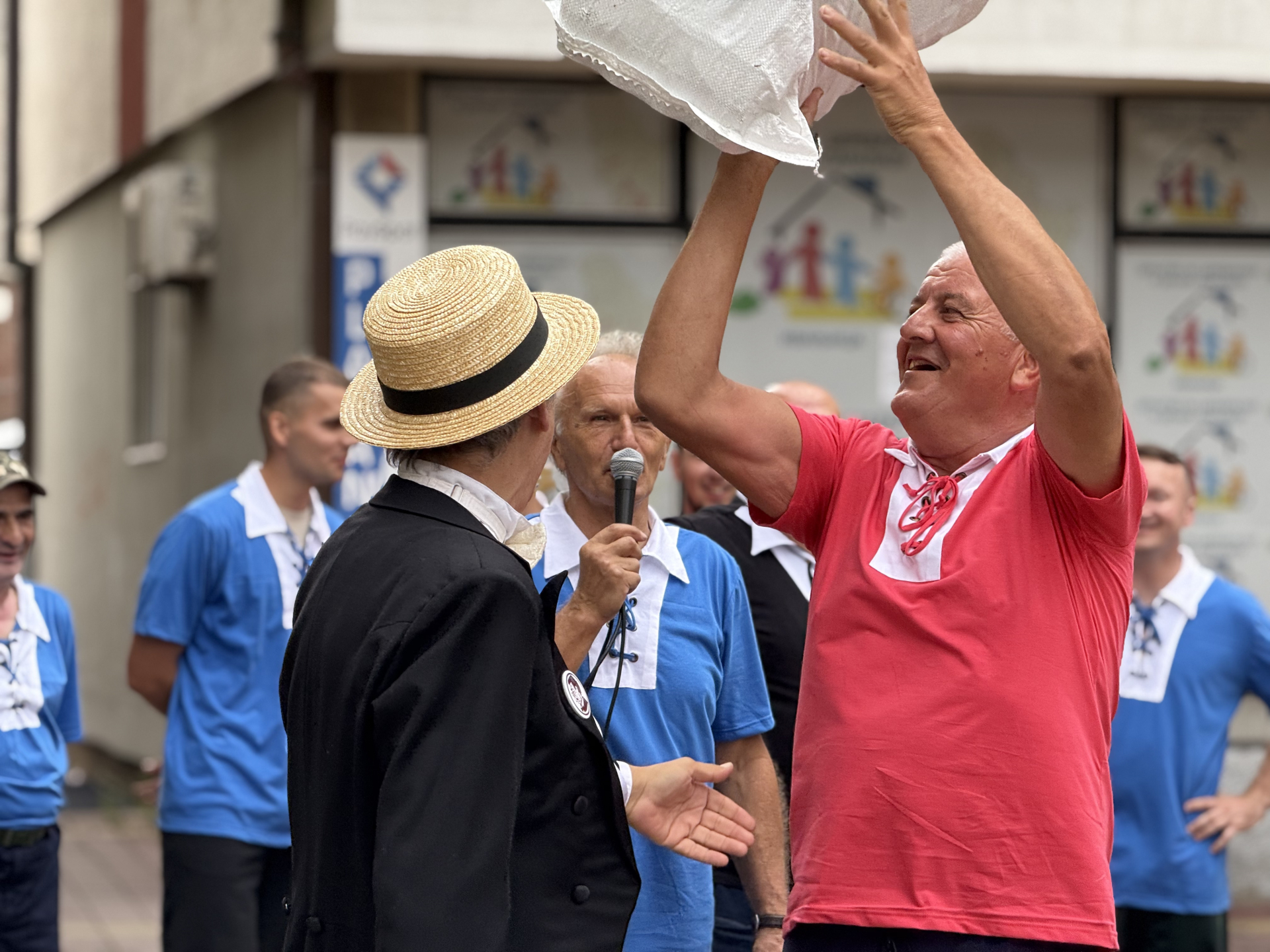 Nestvarno lepe slike poslate iz Ivanjice: Kao da je vreme stalo uz festival kulture i humora, ovogodišnja Nušićijada obara rekorde (FOTO) 