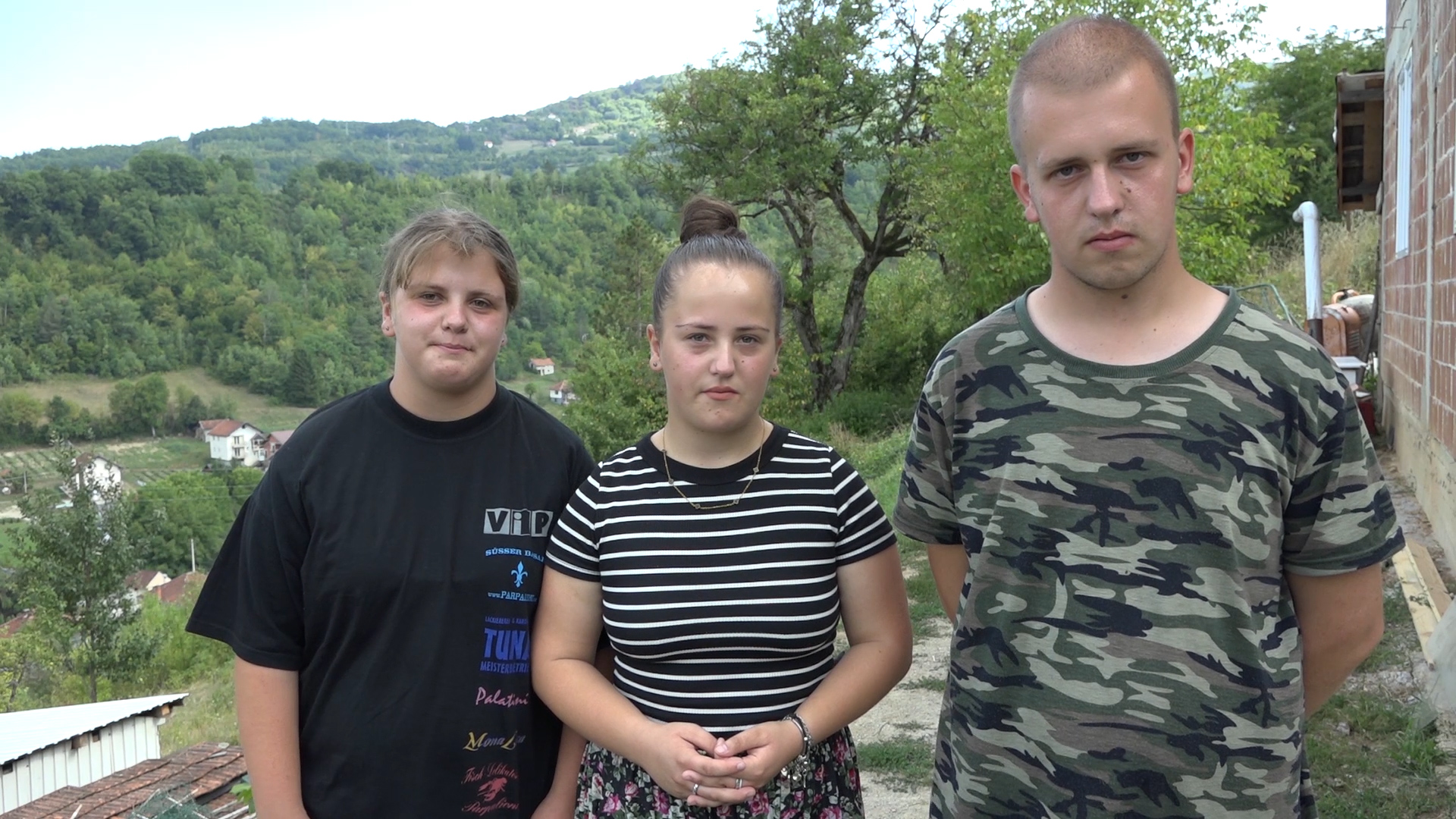 Samo želim posao kako bih mogao da izdržavam svoje dve mlađe seke: Potresna priča troje mališana iz Prijepolja - ostali su i bez oca i bez majke, sada samo žele da ostanu zajedno u kući i da ih ne razdvoje (FOTO)