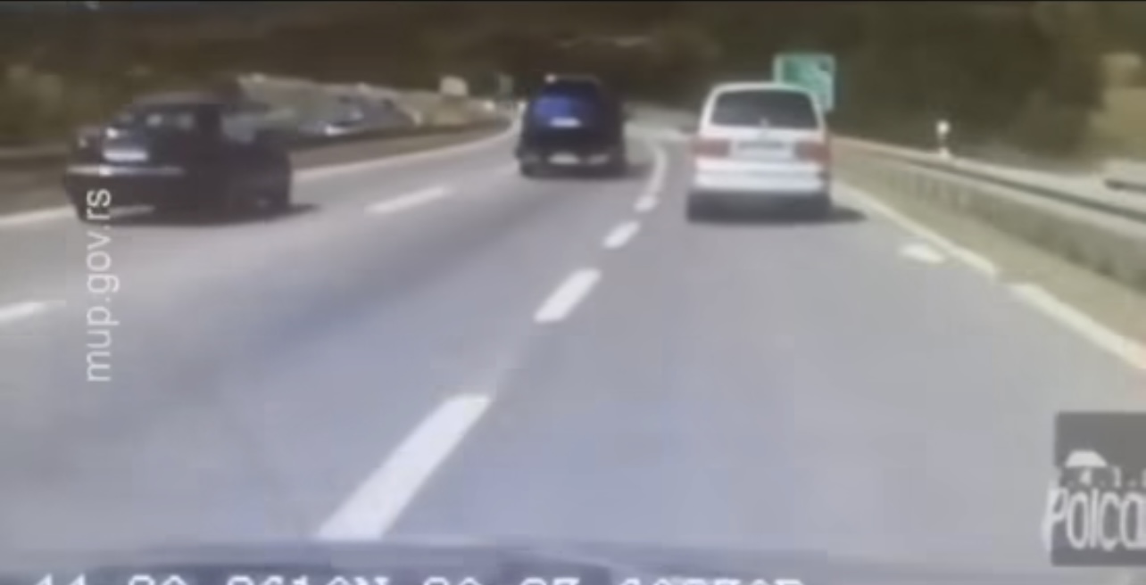 Drogiran divljao po auto-putu vozeći migrante, a potom policiji pružio otpor: Oglasio se MUP nakon incidenta u Vrčinu, tri službenika suspendovana 