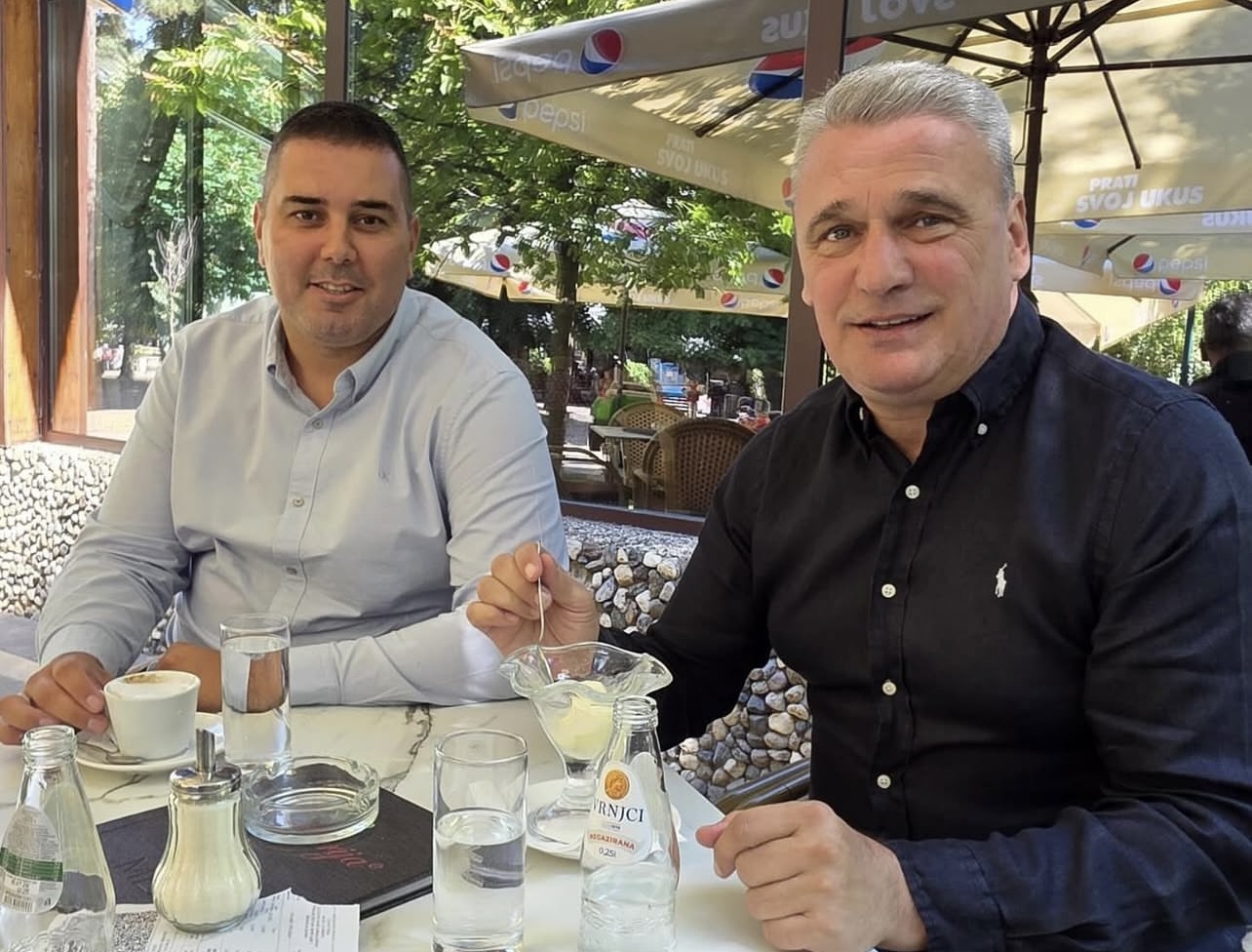Idemo u nove u pobede: Nasmejan i zdrav gradonačelnik Čačka uspešno se oporavlja - ovo je njegova prva slika nakon dužeg vremena (FOTO) 
