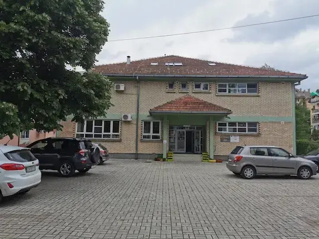 Bezbednost dece ni u jednom trenutku nije bila ugrožena, rešavanje problema preduzeto na vreme: Nakon informacija da je krov vrtića u očajnom stanju oglasila se uprava PU "Radost"