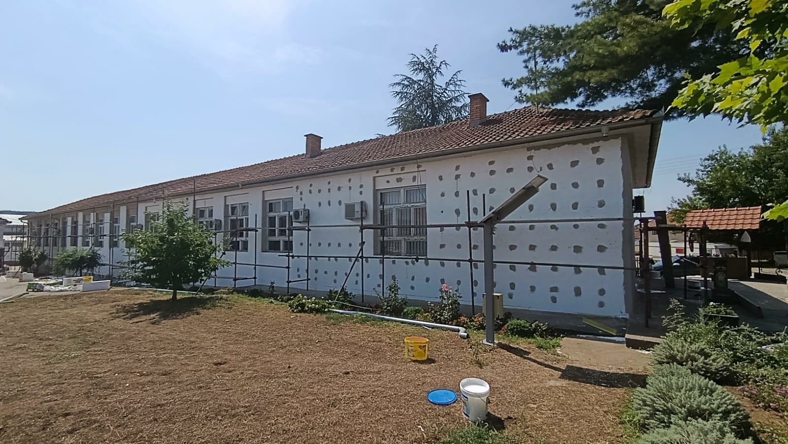 Dok se seoske škole po Srbiji zatvaraju ova ponosno prkosi: Osnovna škola u selu Korbovo kod Kladova slavi jubilej od čak 180 godina postojanja - konačno dočekala i adaptaciju (FOTO) 
