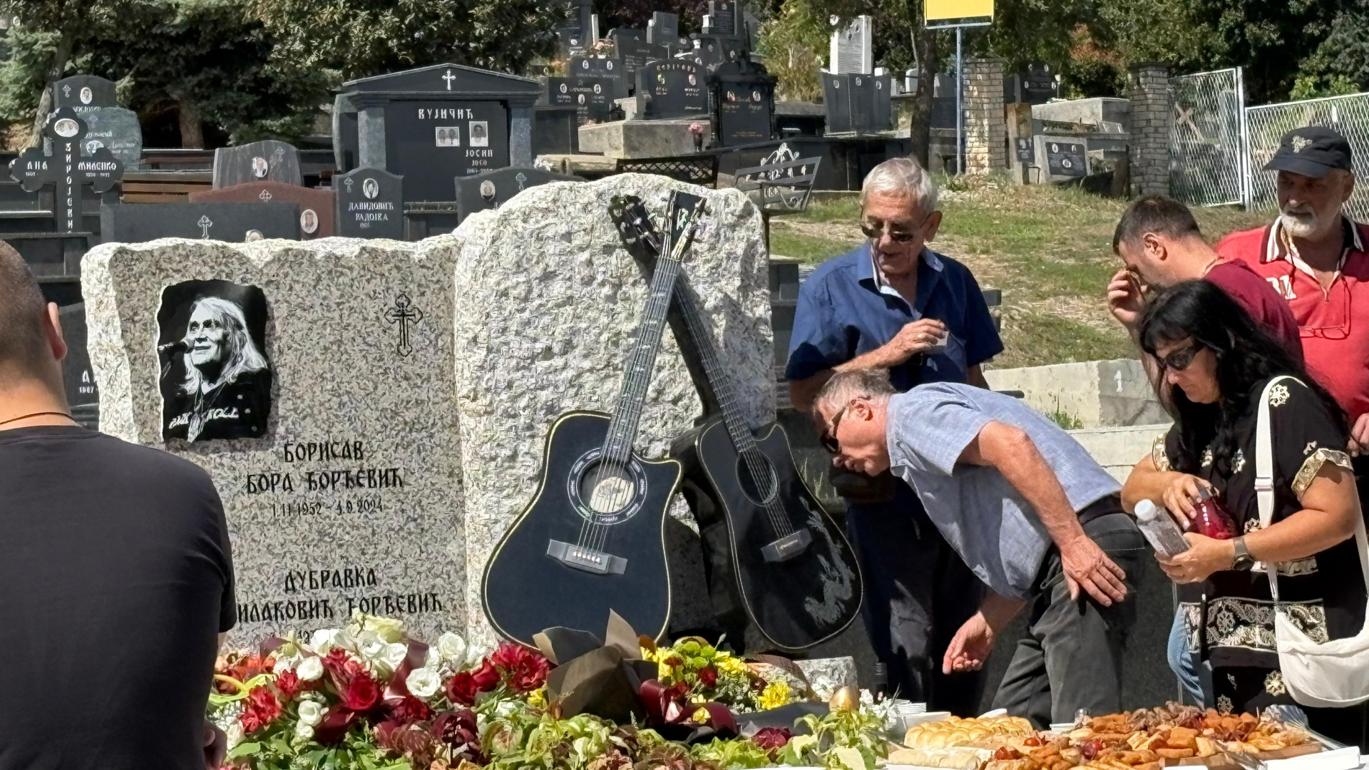 Jednogodišnji pomen Bori Đorđeviću na Gradskom groblju u Čačku / foto: RINA