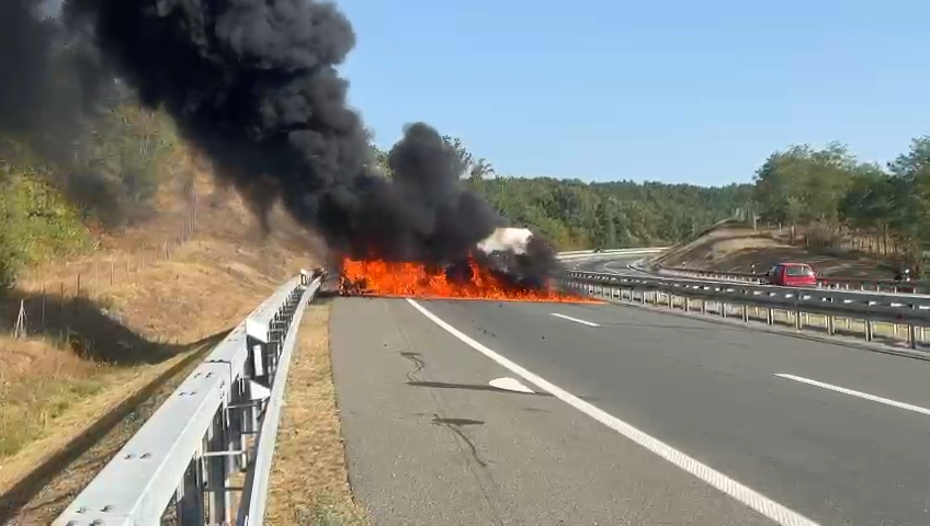 Horor kod Žitorađe: Zapalio se autobus koji prevozi radnike, vozač pronađen mrtav