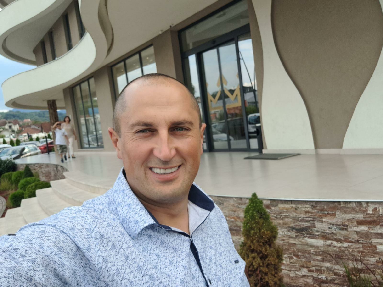 Ceo život radio i hranio porodicu, ali sve se preko noći promenilo : Slobodan iz Kosjerića sate i sate sada provodi na dijalizi umesto na svojoj njivi - operacija u Belorusiji jedini spas (FOTO)