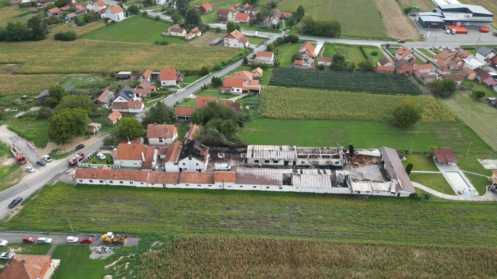 Ovo su slike iz drona na kojima se najbolje vidi koliku štetu je načinio požar u Loznici / foto: RINA