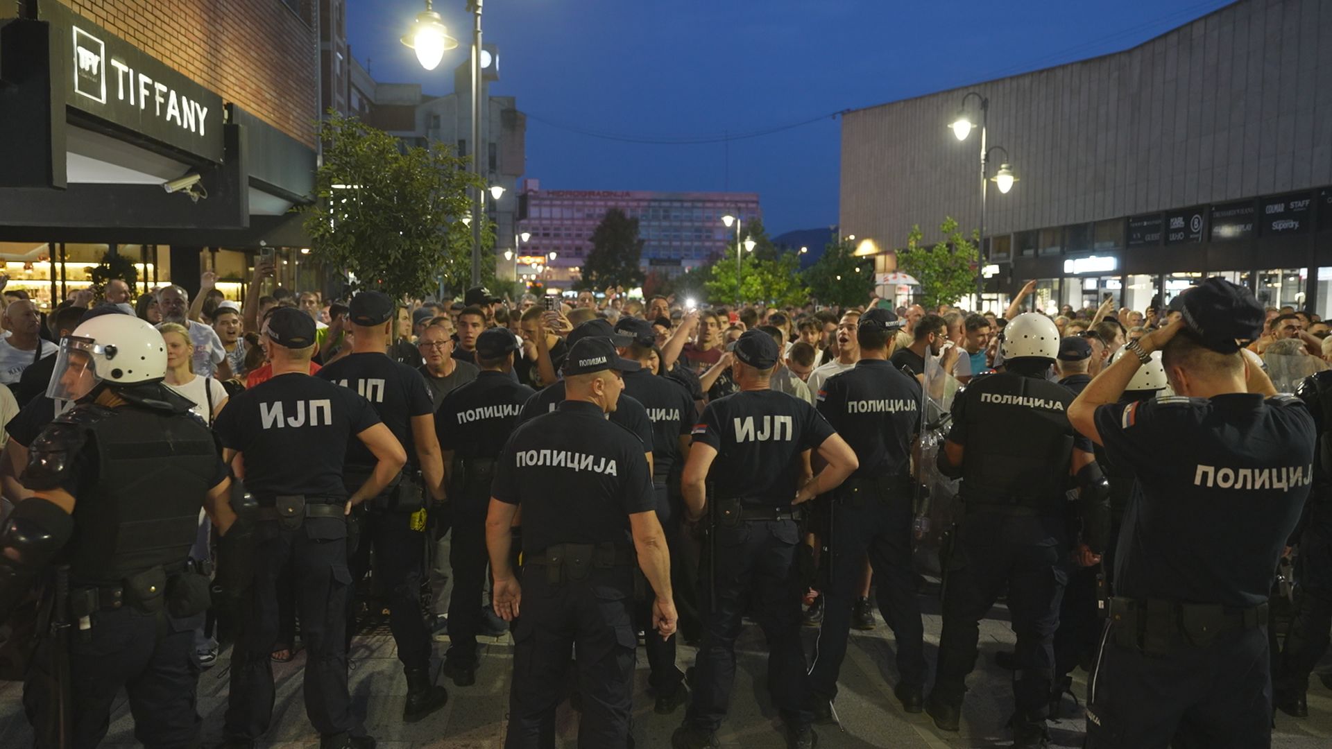 Jao da ti znaš kako ti je deda autobus pun žena gađao jajima - hoće li to blokaderi jednog dana pričati unucima: Nakon dešavanja u Čačku narod kaže - ponose se jadnim potezima i daju sebi autogolove