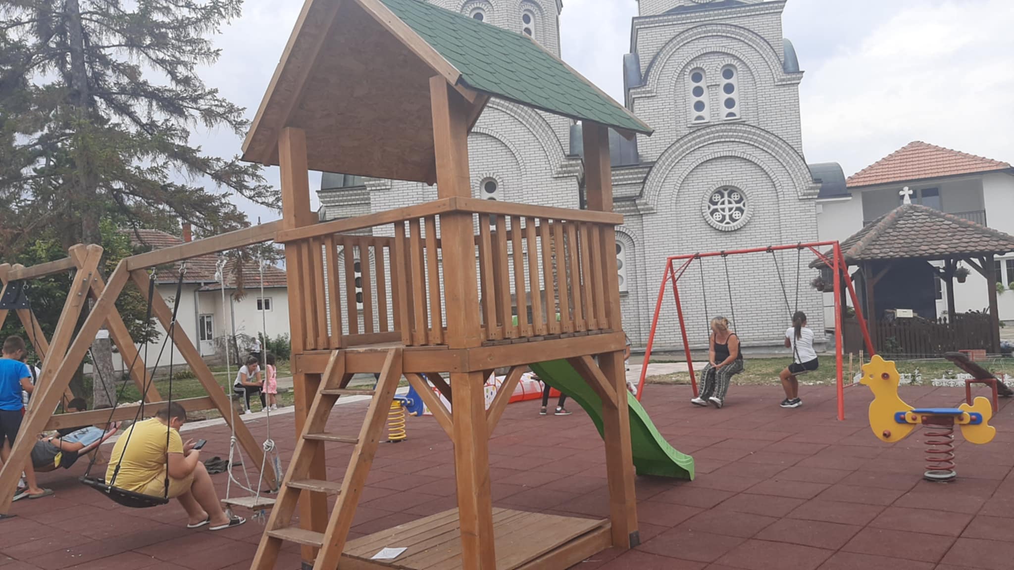 Selo Junkovac kod Topole dobilo dečje igralište / foto: RINA