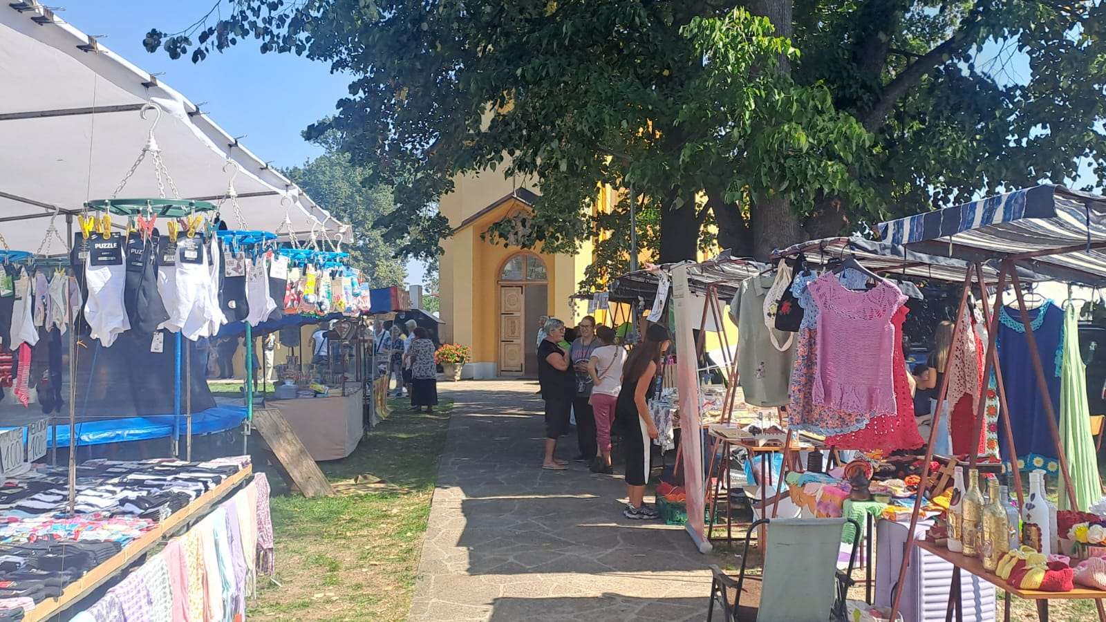 Ovaj kraj je prava riznica srpske hrane i tradicije: Plodovi Zapadnog pomoravlja okupili veliki broj posetilaca u Zablaću, manifestacija pokazala - srpsko selo ima budućnost (FOTO)