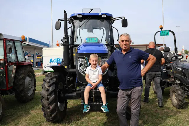 A od grada - traktor: Domaćini iz Čačka uz subvencije dobili mašine i sisteme za navodnjavanje, za pdosticajne mere izdvojeno 145 miliona dinara (FOTO)
