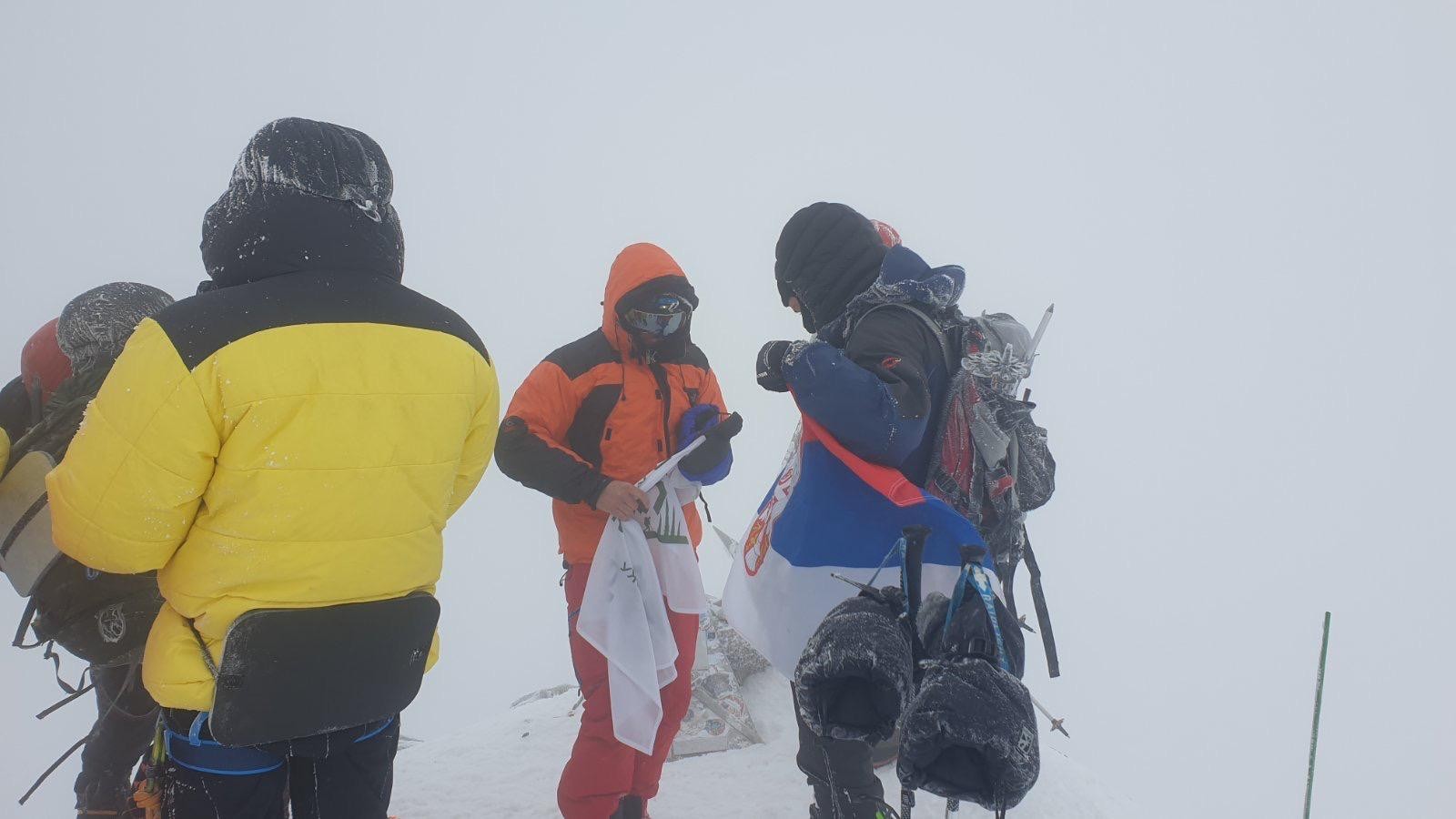 Neverovatan podvig užičkih planinara: Oni su osvojili najveći vrh Evrope i Rusije - silovit vetar ih vratio nazad ali su oni ipak uspeli/ Foto: Privatna arhiva
