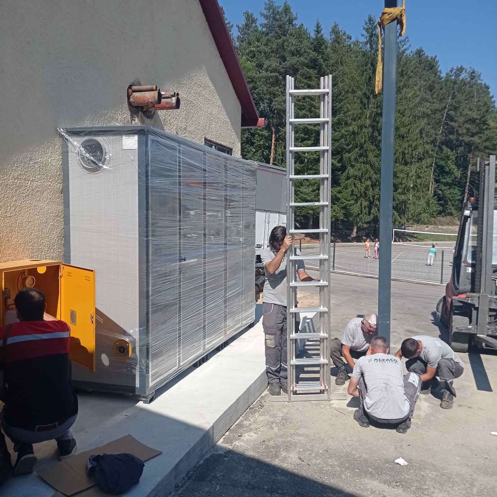 Guča postaje jedno od ekološki najčistijih mesta u Srbiji: Menjaju se dve poslednje kotlarnice na ugalj, sve javne ustanove od ove jeseni grejaće se na gas (FOTO)