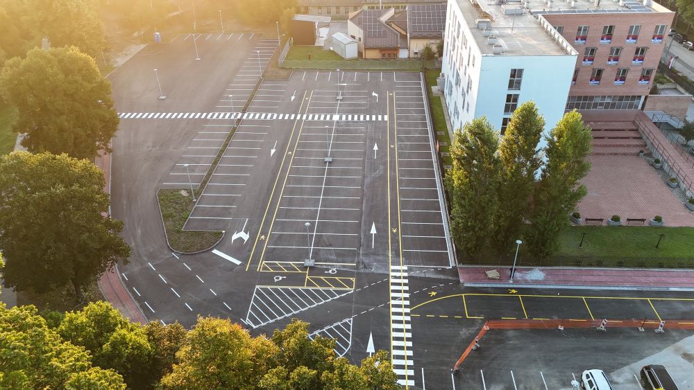 Ova slika i prizor oduševili su Čačane: Završava se veliki parking u centru grada, biće prostora za preko 200 vozila - kompletno urađena i nova javna rasveta
