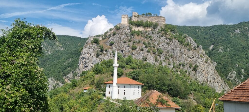 Pronađeni fragmenti vojne opreme, delovi radionica: Arheološka istraživanja na Mileševcu kod Prijepolja - naučnici došli do važnih otkrića 