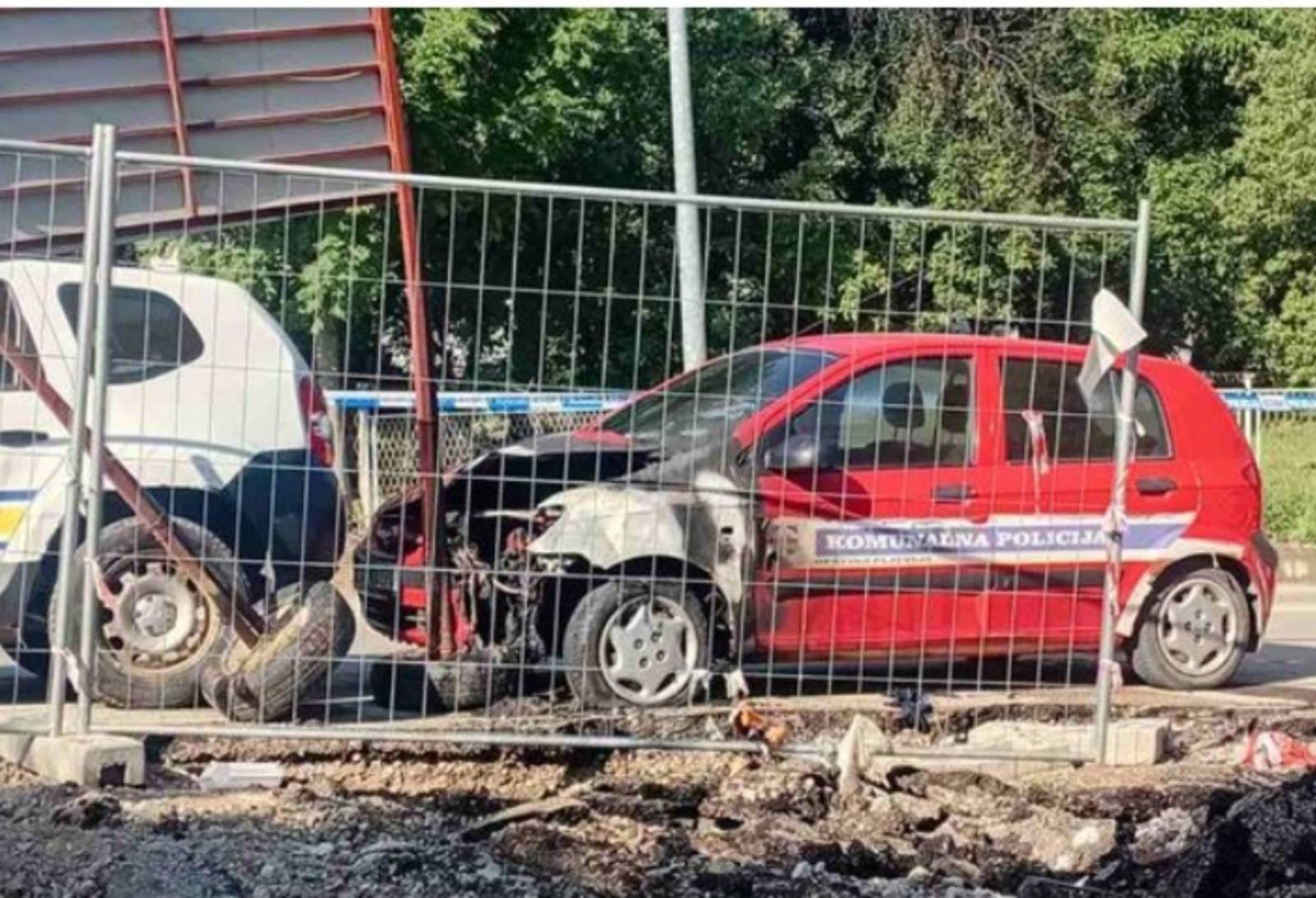 Neverovatno: Službeni vozači opštine Pljevlja i jedan komunalni policajac uhapšeni zbog sumnje da su zapalili državni auto - podmetnut požar na vozilu Komunalne policije