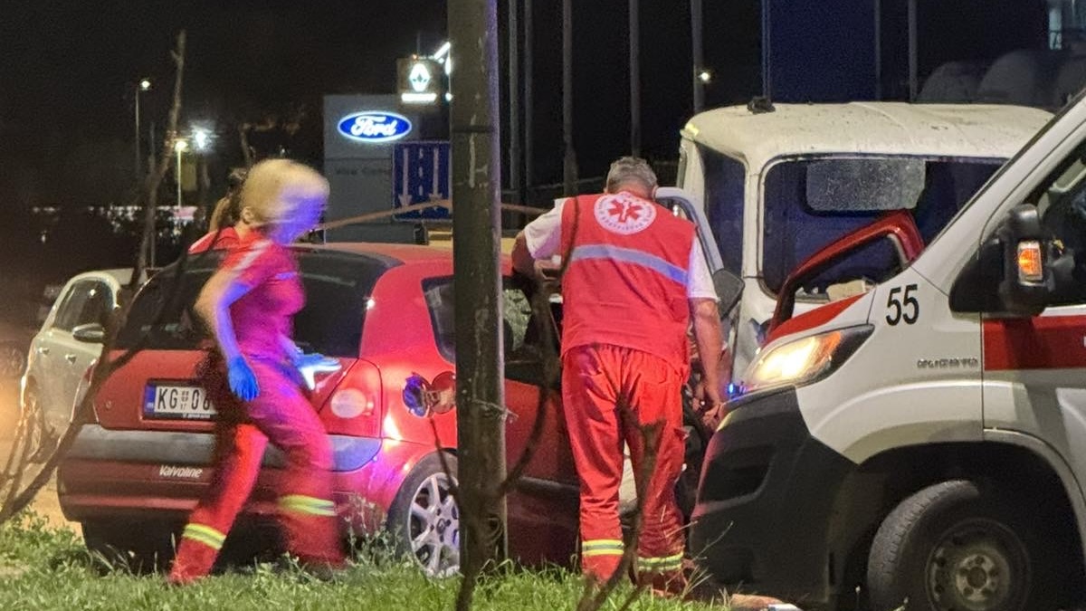 Na intenzivnoj su nezi, ali stabilno: Poznato stanje tinejdžera teško povređenih u nesreći kod Šumadija sajma u Kragujevcu