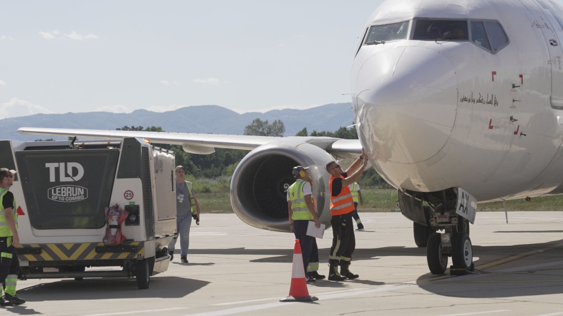 Više od 11.000 putnika tokom ove godine, rast od 14 odsto u odnosu na prošlu: Aerodrom Morava sve popularniji, u planu i uvođenje novih linija  (FOTO)