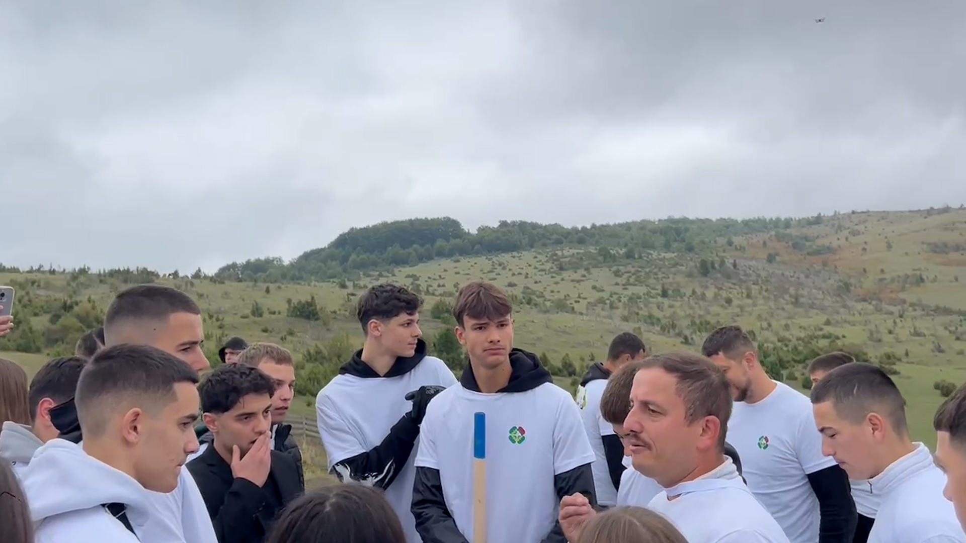 Ministarka Sara Pavkov sa mladima na Pešterskoj visoravni poručila/ Foto: RINA