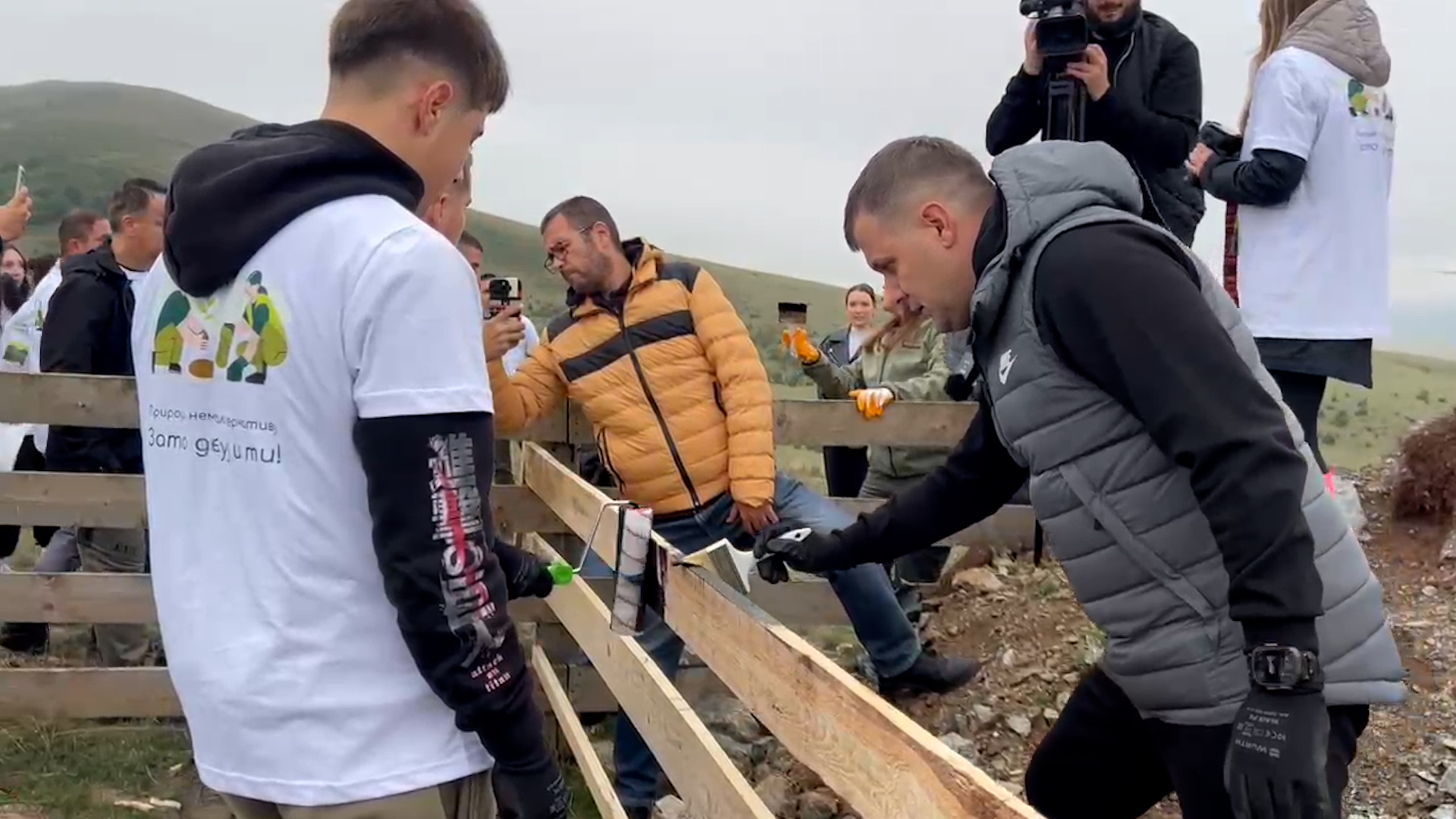 Ministarka Sara Pavkov sa mladima na Pešterskoj visoravni poručila/ Foto: RINA