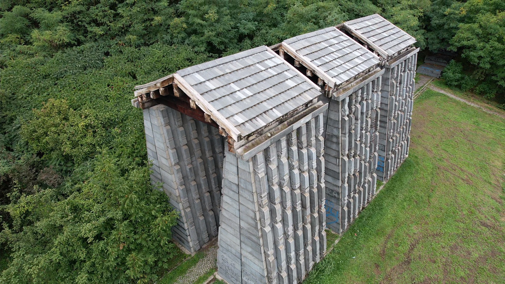 Ovo mesto u Čačku postaje jedan od srpskih Parkova mira: Memorijalni kompleks prostore se na 36 hektara na brdu iznad rada, a zidina krije se velika istorija/ Foto: RINA