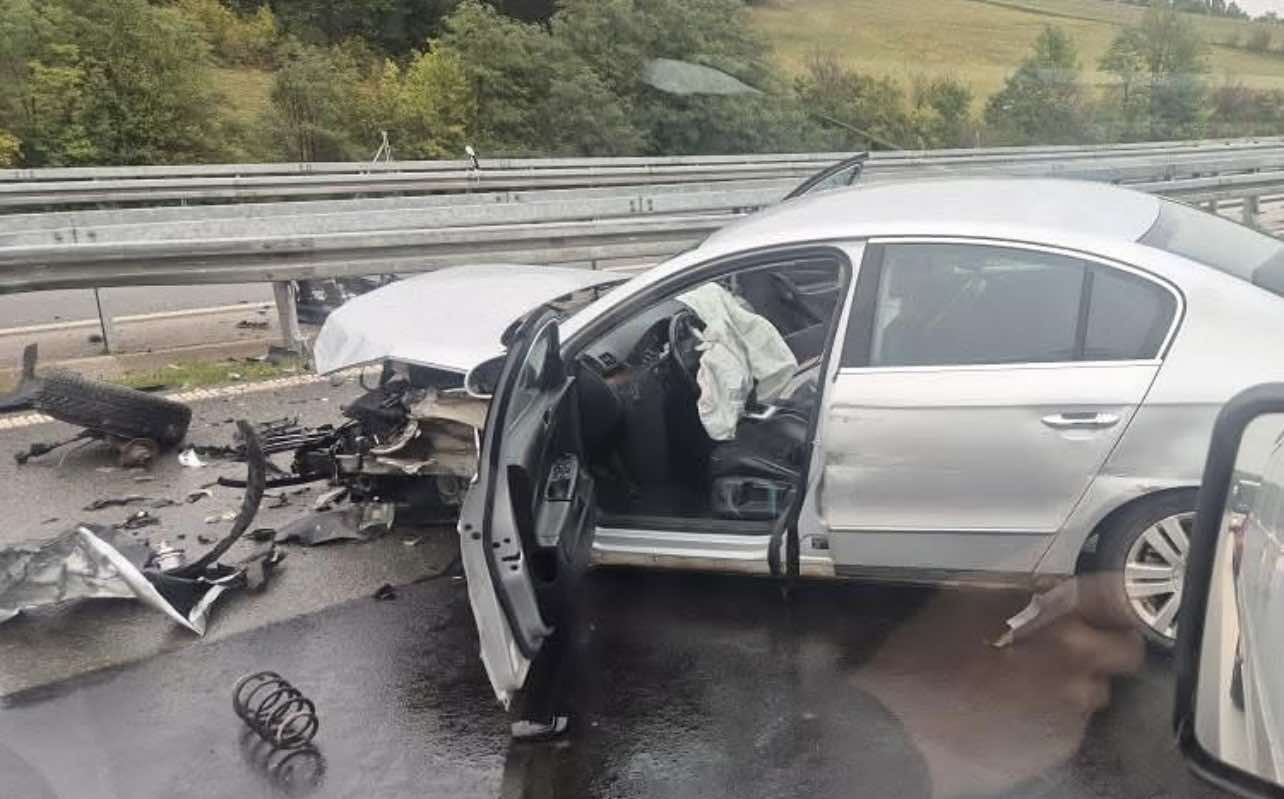 Izgubio kontrolu, pa se zakucao u bankinu: Saobraćajna nezgoda na auto-putu Miloš Veliki 