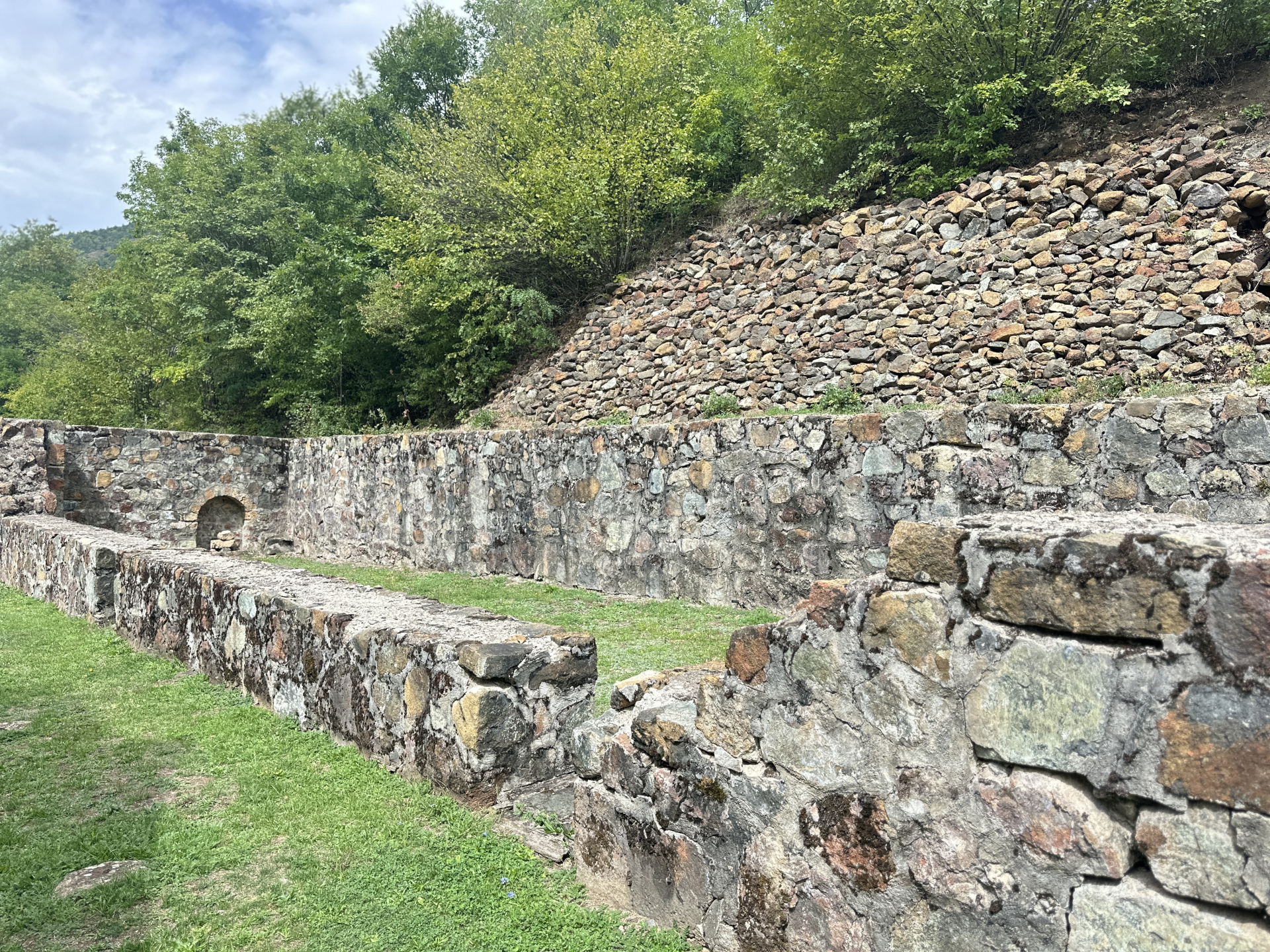 Manastir Uvac je velika svetinja do koje se teško stiže / foto: RINA
