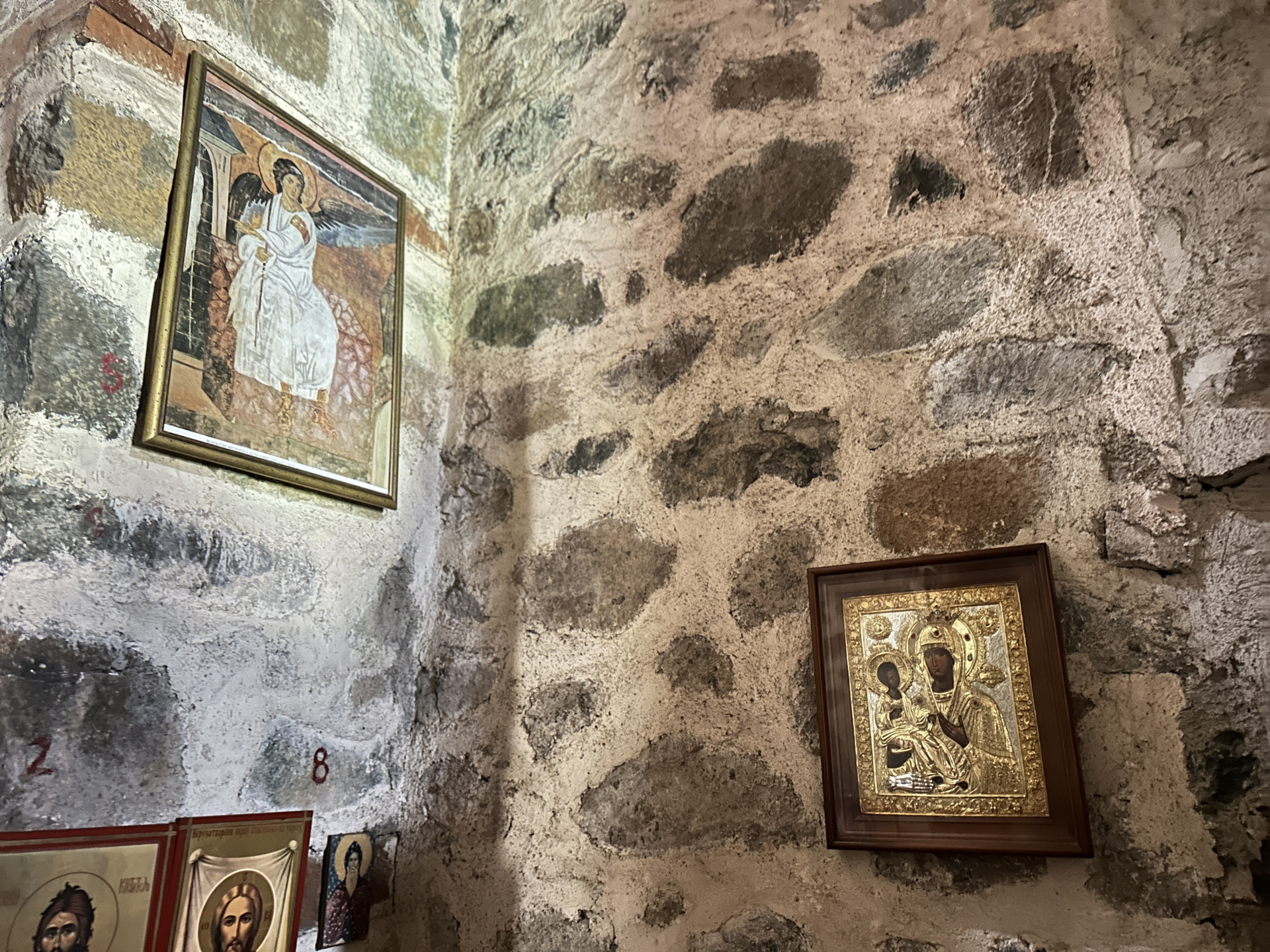 Manastir Uvac je velika svetinja do koje se teško stiže / foto: RINA