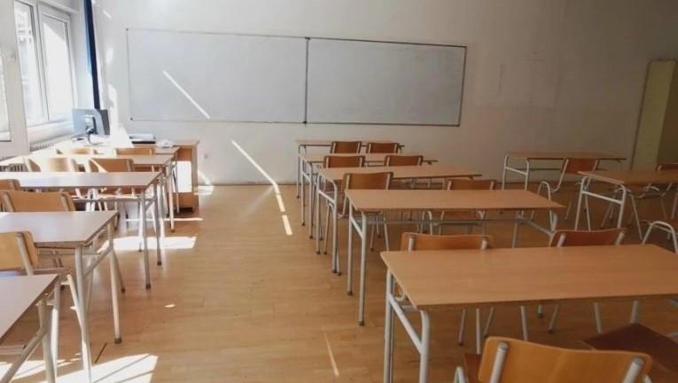 Alarmantno u pojedinim školama u Priboju i Prijepolju: Zbog niskih temperatura i ledenih radijatora časovi skraćeni na 30 minuta 