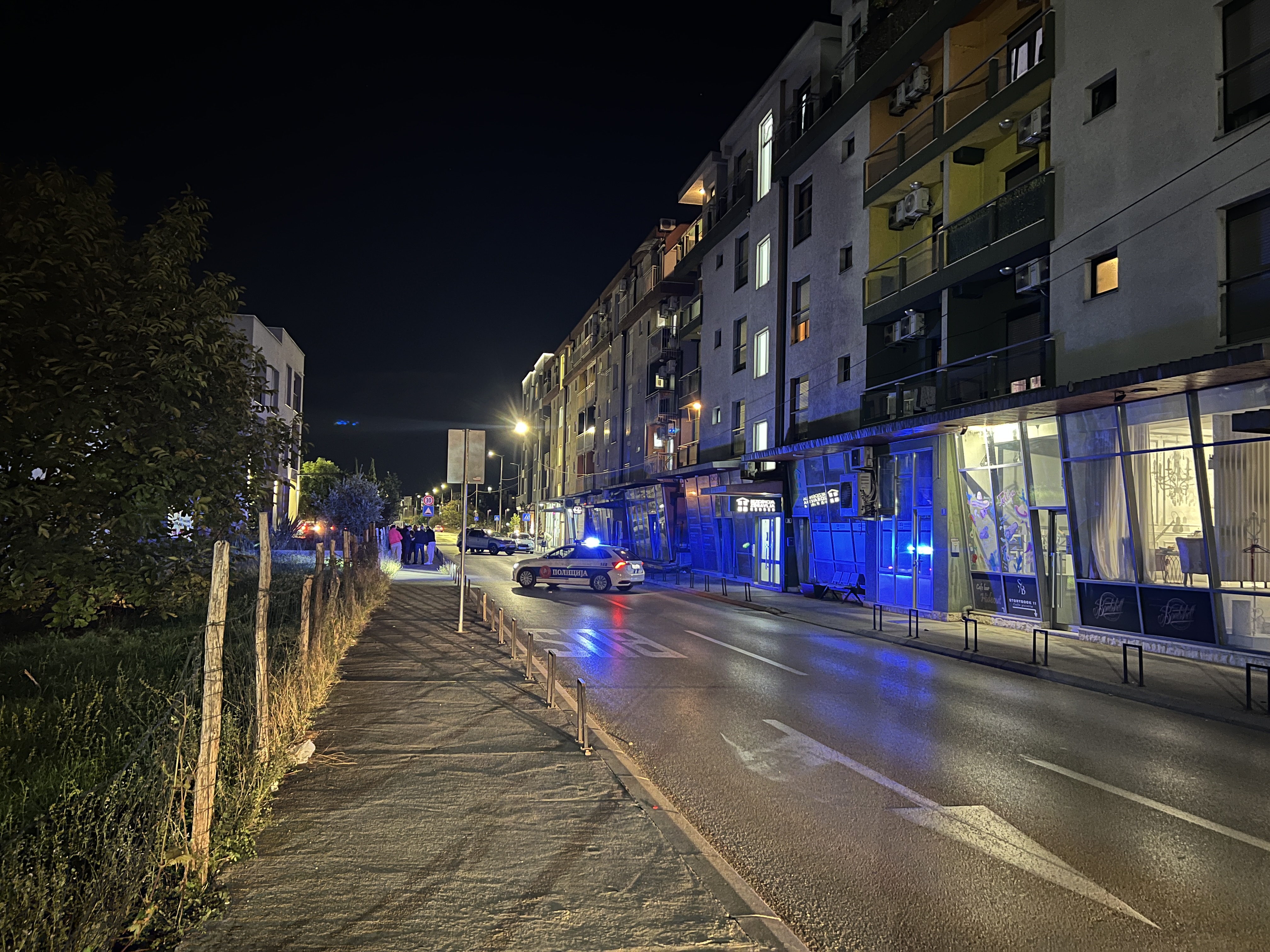 Beba pala sa IV sprata zgrade: Devojčica prevezena u bolnicu, na licu mesta policija (FOTO) 