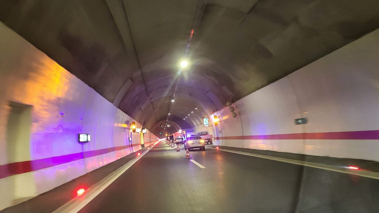 Bore se za život povređene žene: Dvoje muškaraca stabilno, epilog teškog udesa u tunelu Munjino brdo (FOTO)