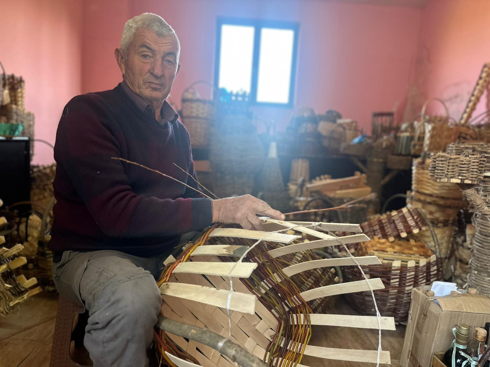 Milan Pavić, jedini majstor korparskog zanata u Zlatiborskom okrugu i zapadnoj Srbiji, foto: 4N Studio