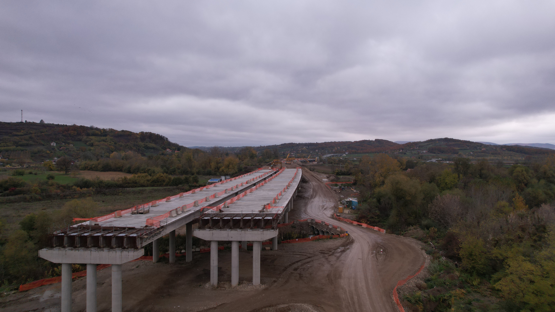 Zatvara se raskrsnica u Preljini, spajaju se dva auto-puta: Ovako iz vazduha izgleda ključna tačka Miloša Velikog i Moravskog koridora (FOTO)