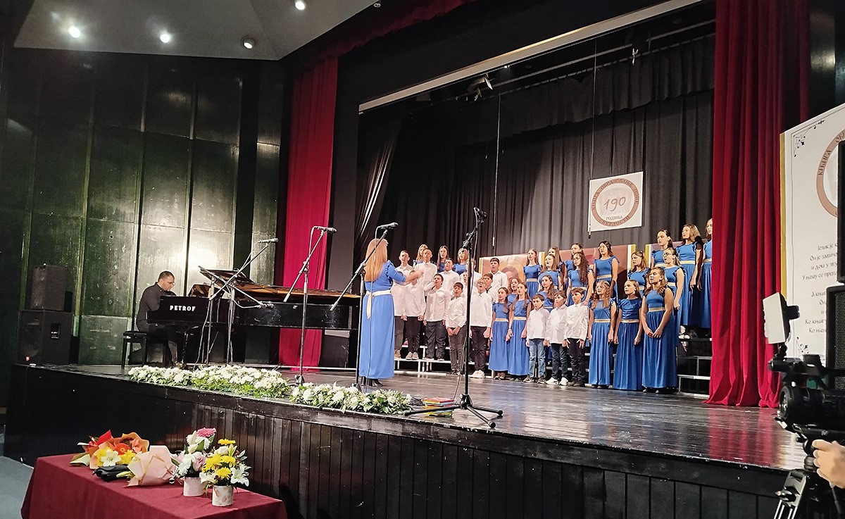 Mala po prostoru, ali velika po ideji: Osnovna škola u Kladovu proslavila značajan jubilej - prošlo je 190 godina od kako su prvi đaci seli u njene klupe (FOTO)