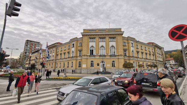 Gradski autobus nije "propao kroz asfalt u Užicu": Nakon spekulacija u javnosti, hitno se oglasilo JKP Vodovod iz ovog grada