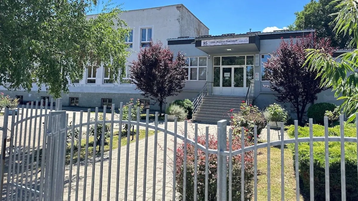 Drama u čačanskoj školi: Dečak doneo repliku metka, roditelji kažu - trenira u streljani i deca ga se plaše