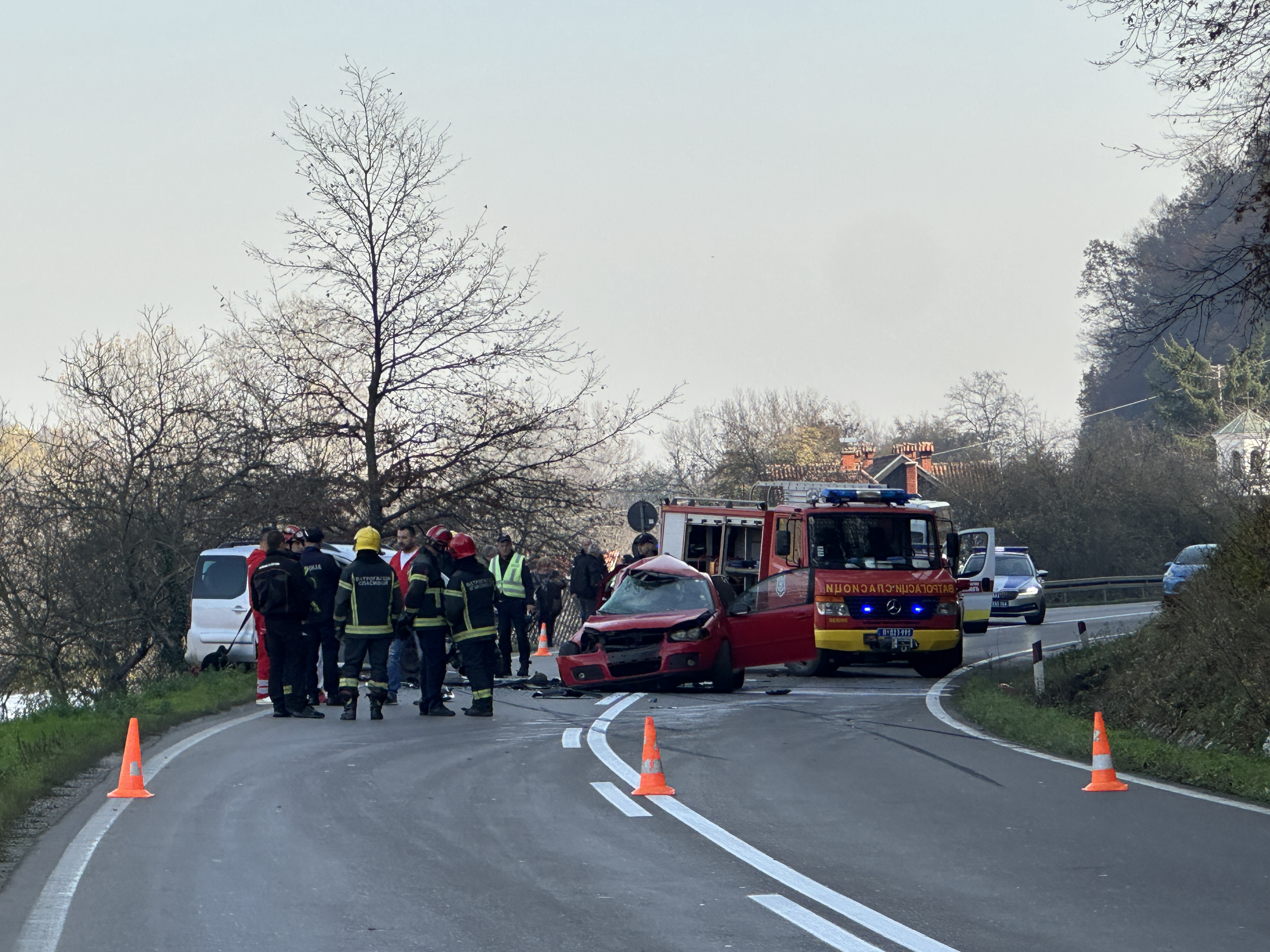 Majka i sin teško povređeni, otac i kćerkica lakše: Oglasila se čačanska bolnica o stanju četvoročlane porodice povređene u nesreći kod Čačka