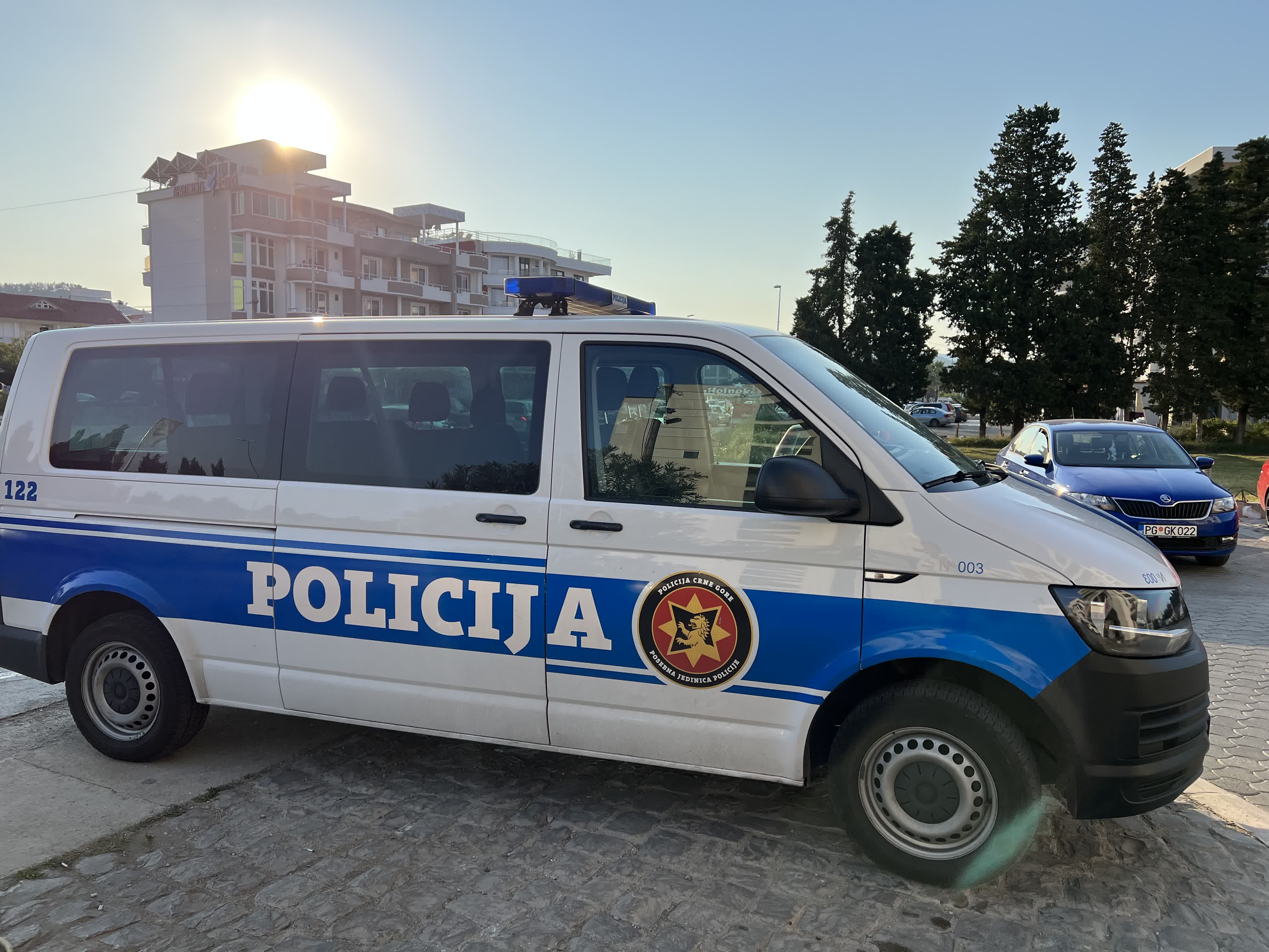 Zaustavili dilera na sred ulice bez lične karte, a onda je nastao pakao: Pretresli mu kuću i pronašli marihuanu za "rasturanje" na ulici