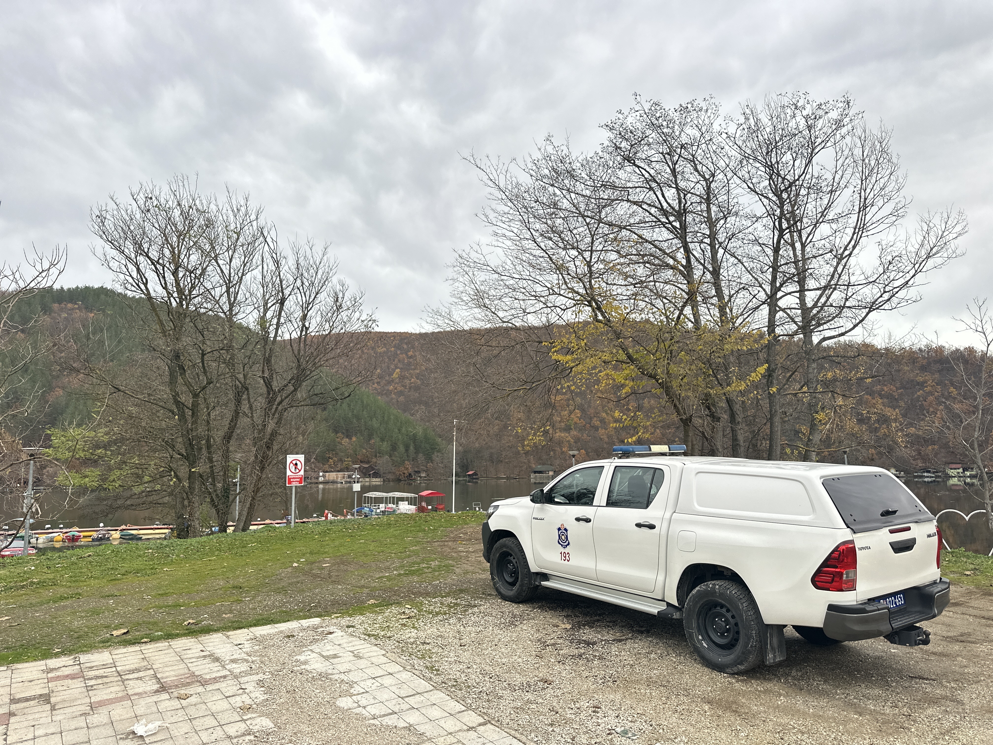 Potraga za nestalim licima i vozilom koje je sletelo u jezero / foto: RINA