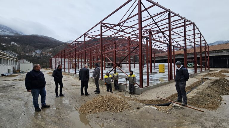 Nekadašnji gigant vraća staru slavu: Još osam miliona eura država izdvojila za FAP iz Priboja, gradi se nova peskara a tokom poslednje dve godine zaposleno 120 radnika (FOTO)