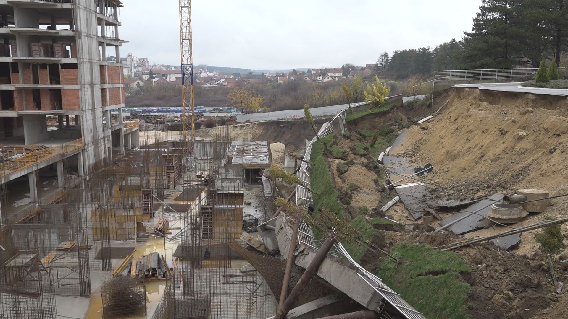 Detalji ovog haosa moraju biti utvrđeni u najkraćem roku: Gradonačelnik Kragujevca traži da se hitno preduzmu sve mere zbog obrušavanja tla kod Centra izvrsnosti