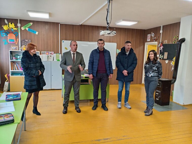 Do sada se ložilo pet peći kako bi se đaci zagrejali: Od nove godine to postaje prošlost - Osnovna škola u Zalugu konačno dobila centralno grejanje