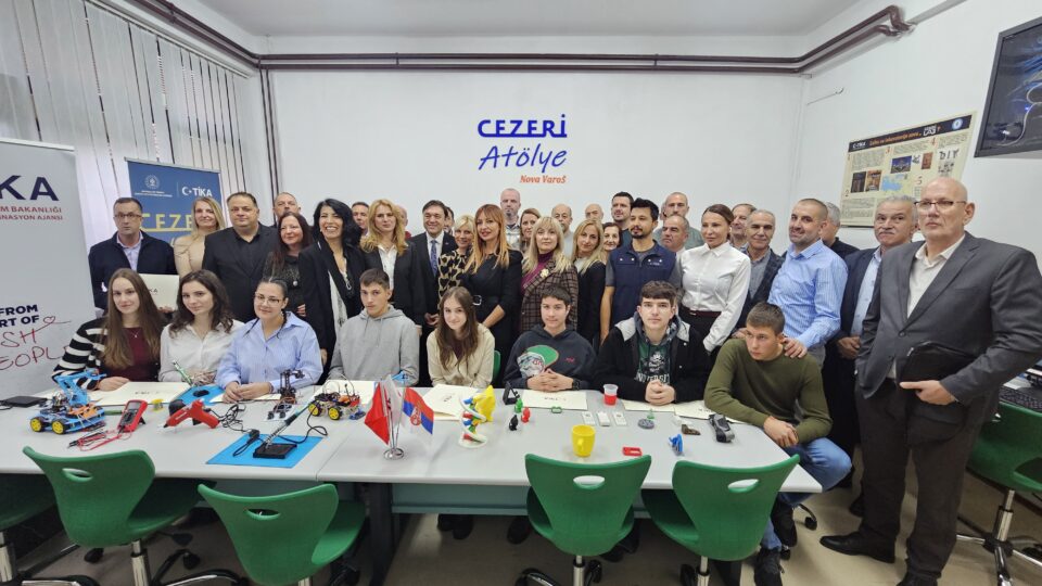 Škola u Novoj Varoši dobila laboratoriju za 3D tehnologije, robotiku i digitalno modeliranje / foto: RINA