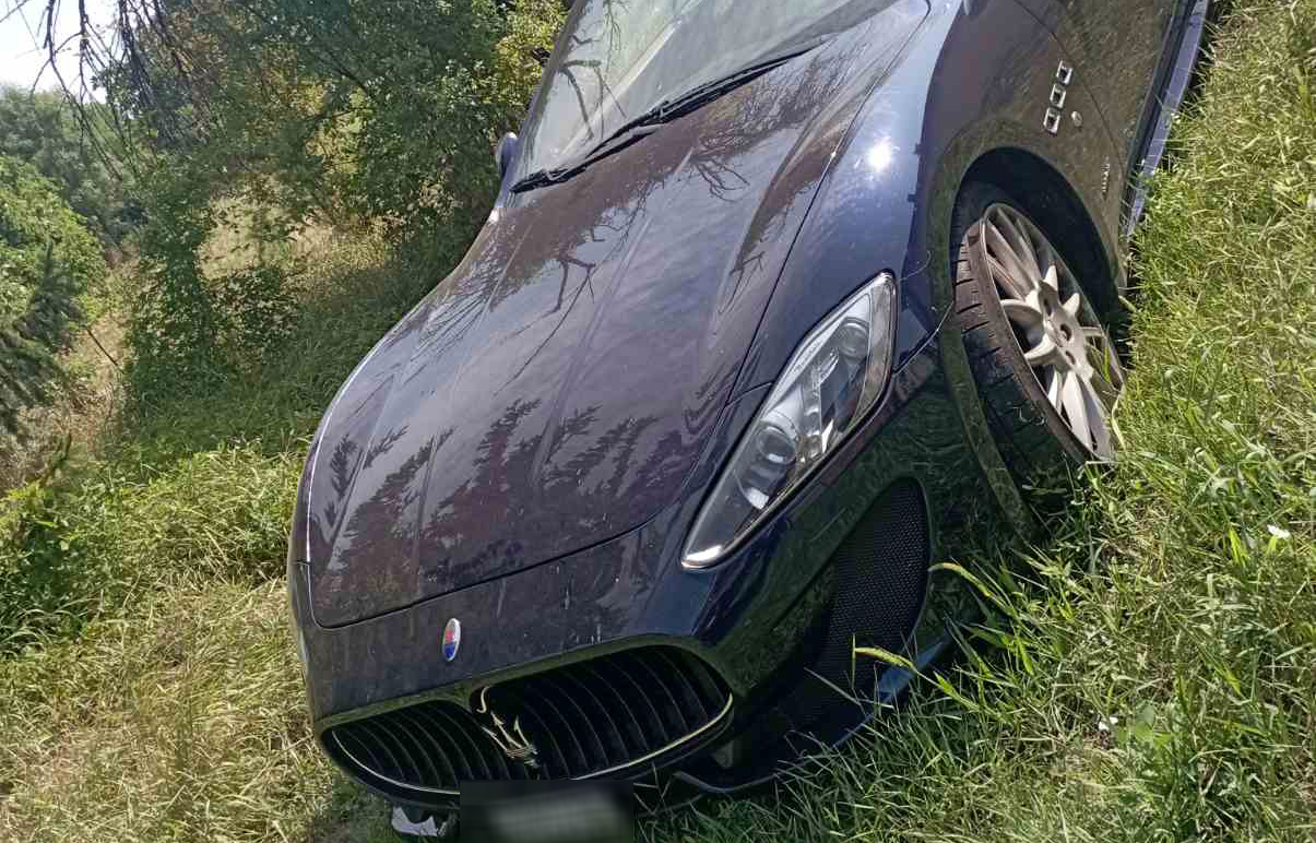 Razbijena organizovana kriminalna grupa: Ukradena luksuzna vozila iz Nemačke i Švajcarske završavala na tržištu u Srbiji/ Foto: MUP
